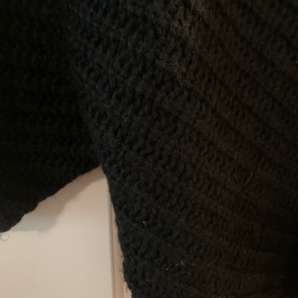 Soft wool sweater - Picture 3 of 7